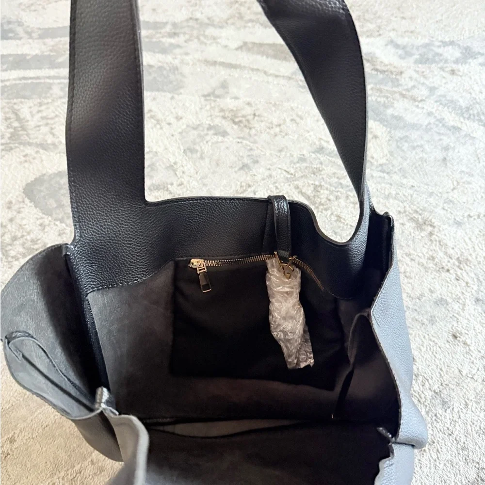 Black Women's Leather Tote Bag - Stylish Everyday Shoulder Bag - Picture 3 of 5